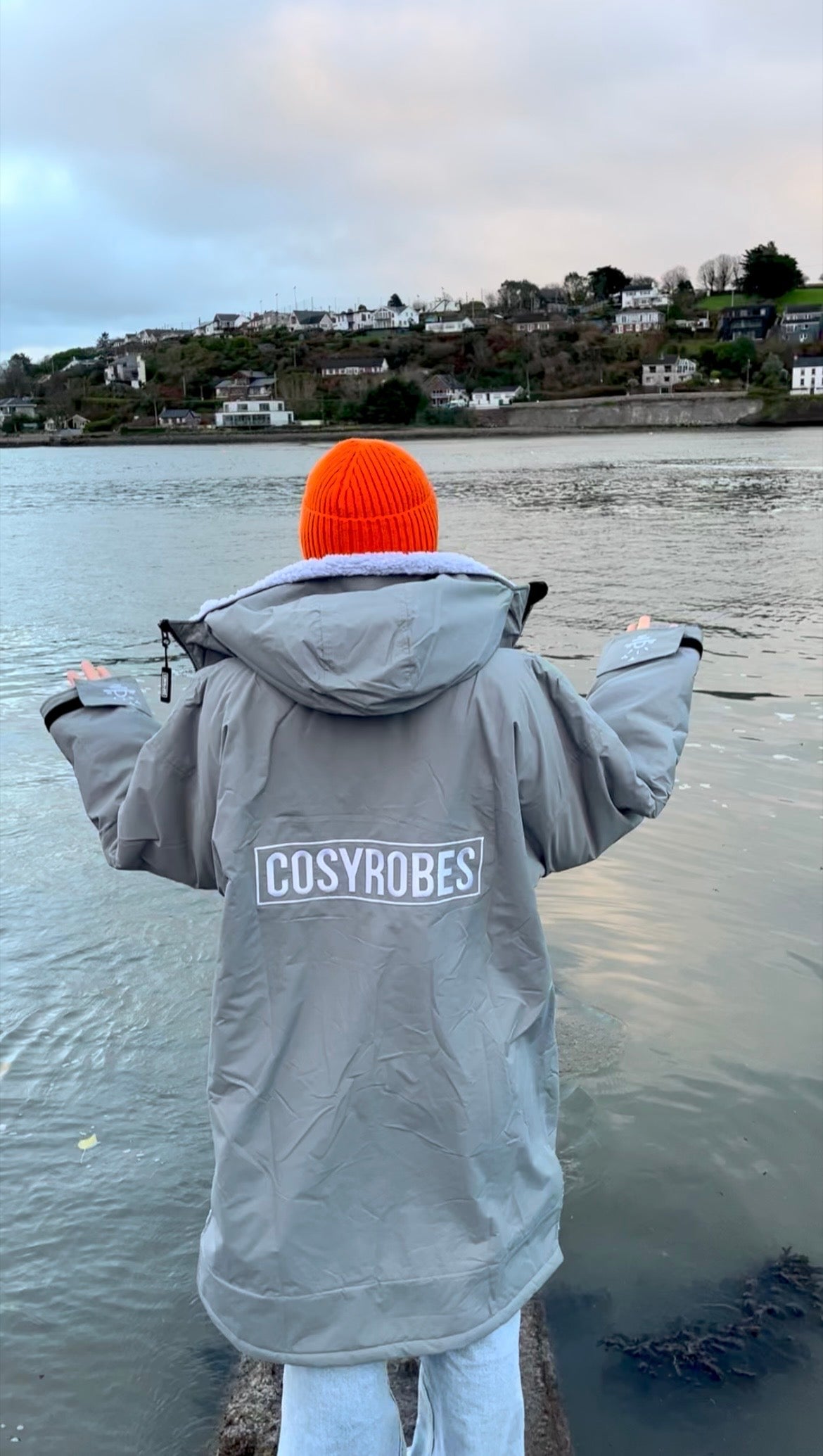 COSYROBE | GREY on GREY